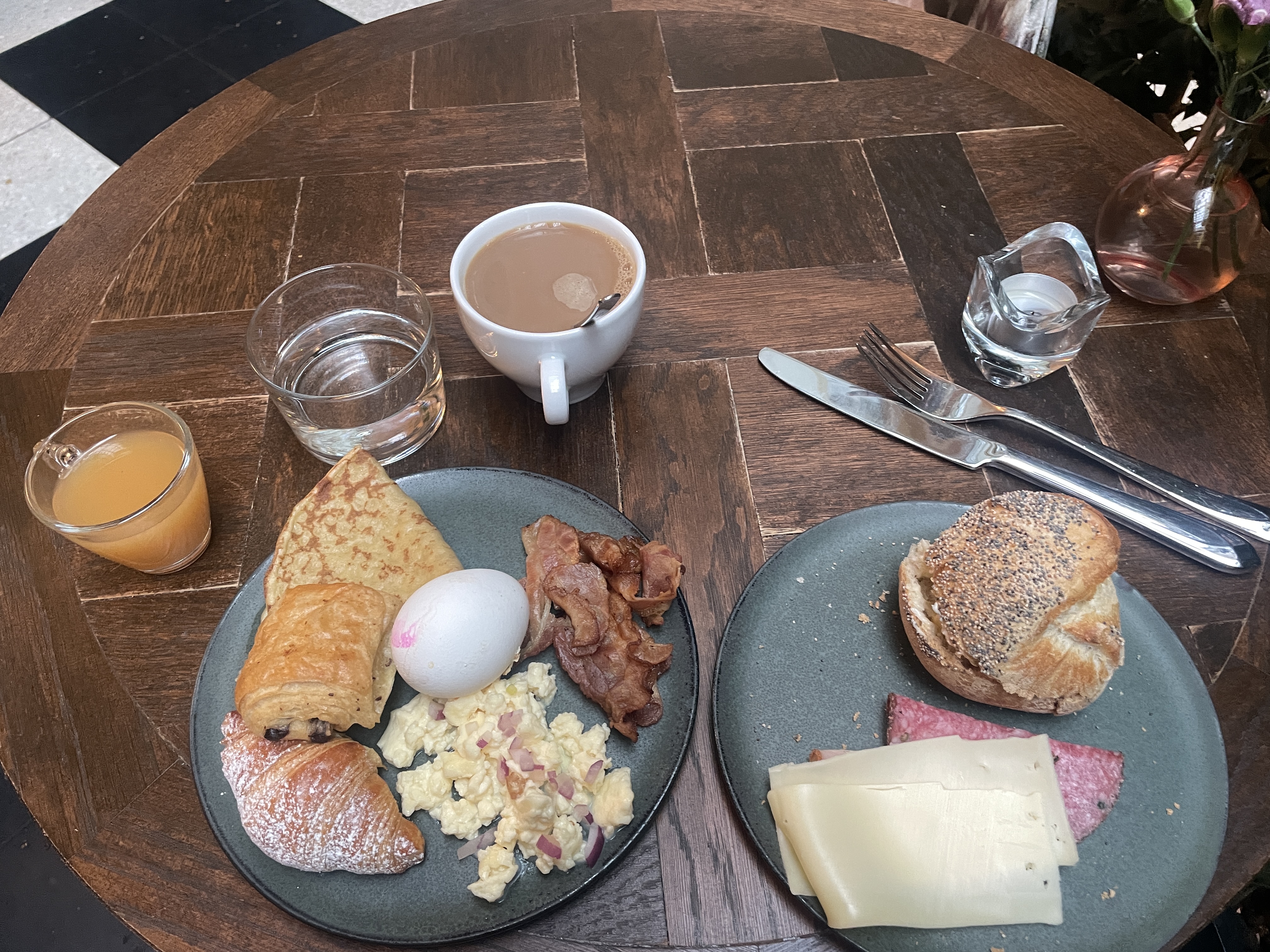 picture of my hotel breakfast